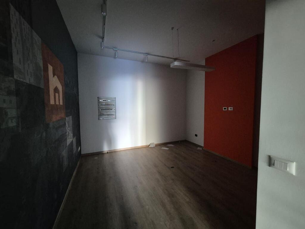 🏢 Business premises for sale – Kavaja Street!