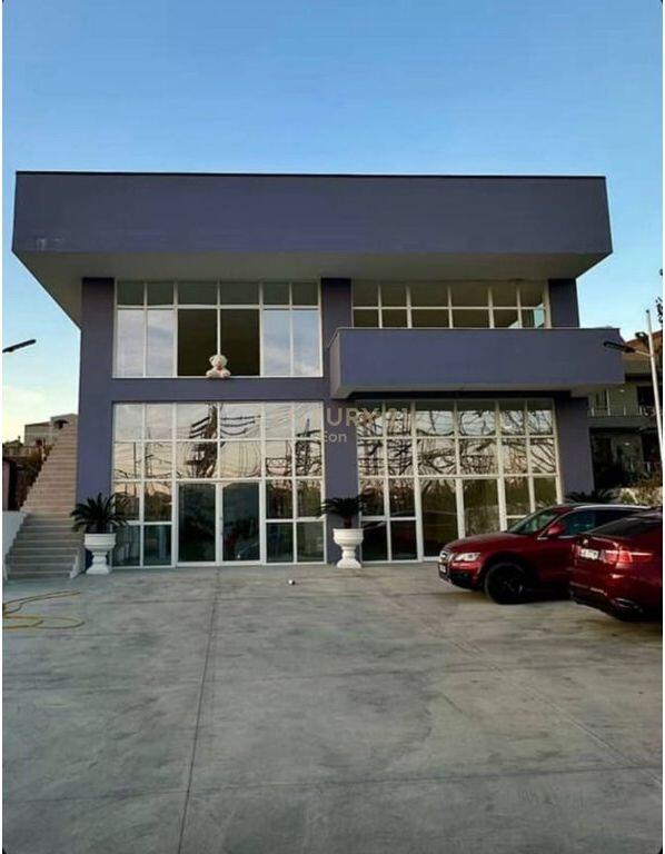 WAREHOUSE FOR SALE IN RRASHBUL FIRST LINE WITH THE ROAD! 1,000,000 €