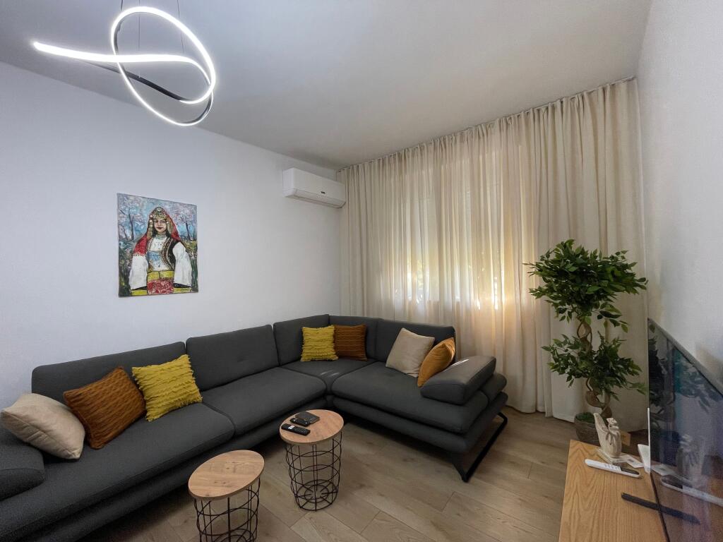 Apartament 2+1 modern - kafe Flora, rruga e durresit
