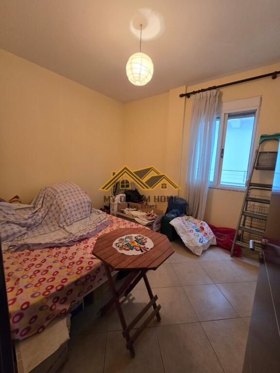 VENDESI CASA SU DUE PIANI, QUARTIERE 17, DURRËS