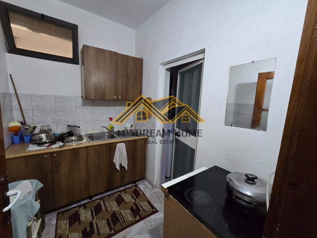 VENDESI CASA SU DUE PIANI, QUARTIERE 17, DURRËS