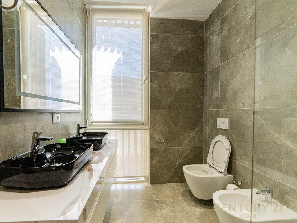 SUPER LUXURY INDIVIDUAL VILLA FOR SALE WITH POOL IN GREEN COAST 1 FREE!!