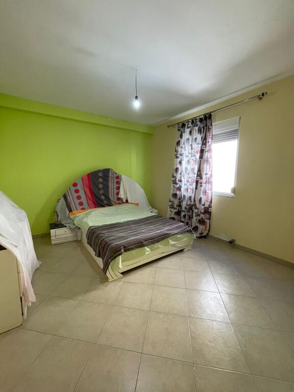 SHITET VILË 2-KATËSHE 6+2+OBORR PRIVAT TRREGU INDUSTRIAL DURRES