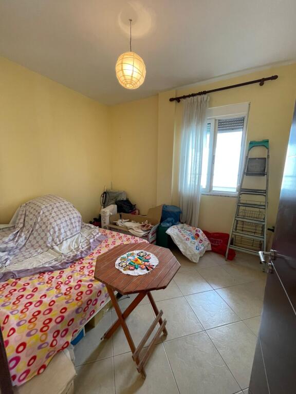 SHITET VILË 2-KATËSHE 6+2+OBORR PRIVAT TRREGU INDUSTRIAL DURRES