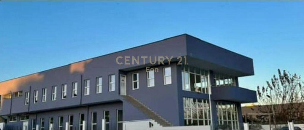 WAREHOUSE FOR SALE IN RRASHBUL FIRST LINE WITH THE ROAD! 1,000,000 €