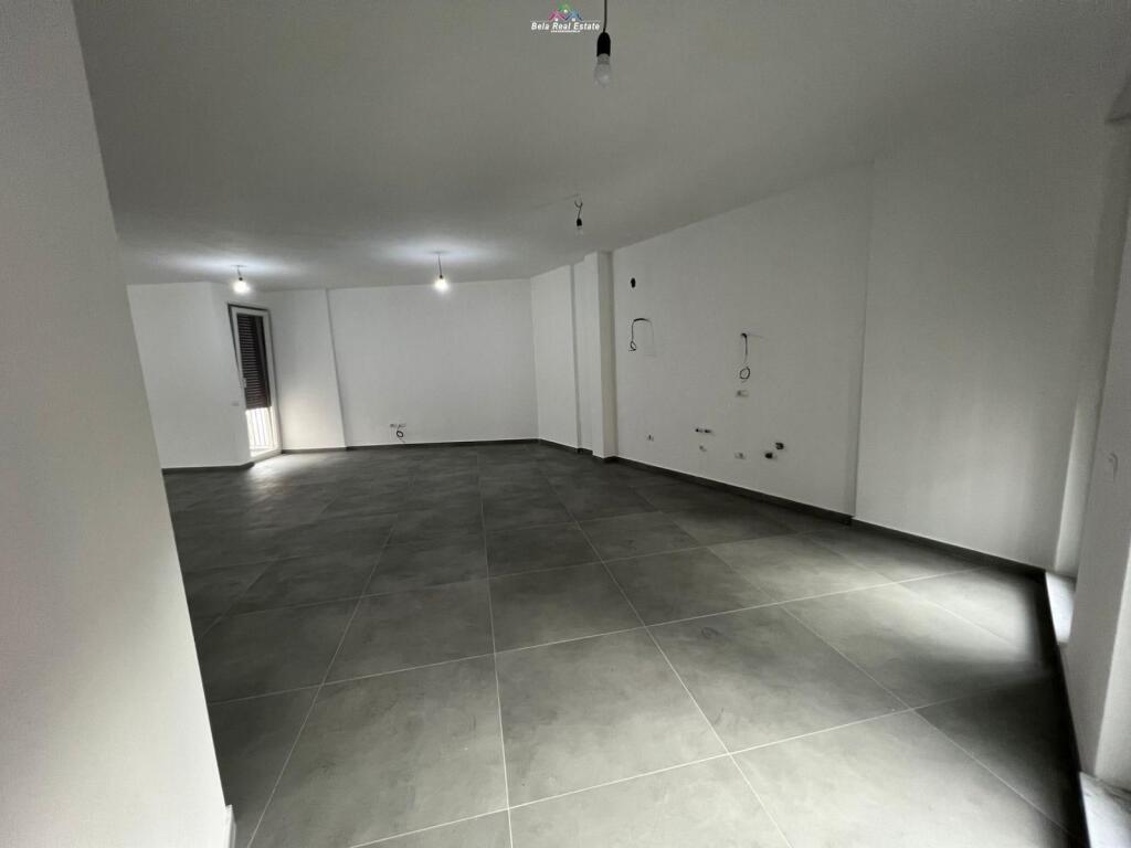 Ufficio in Affitto presso 9-Piani (ID BZ2743) Tirana