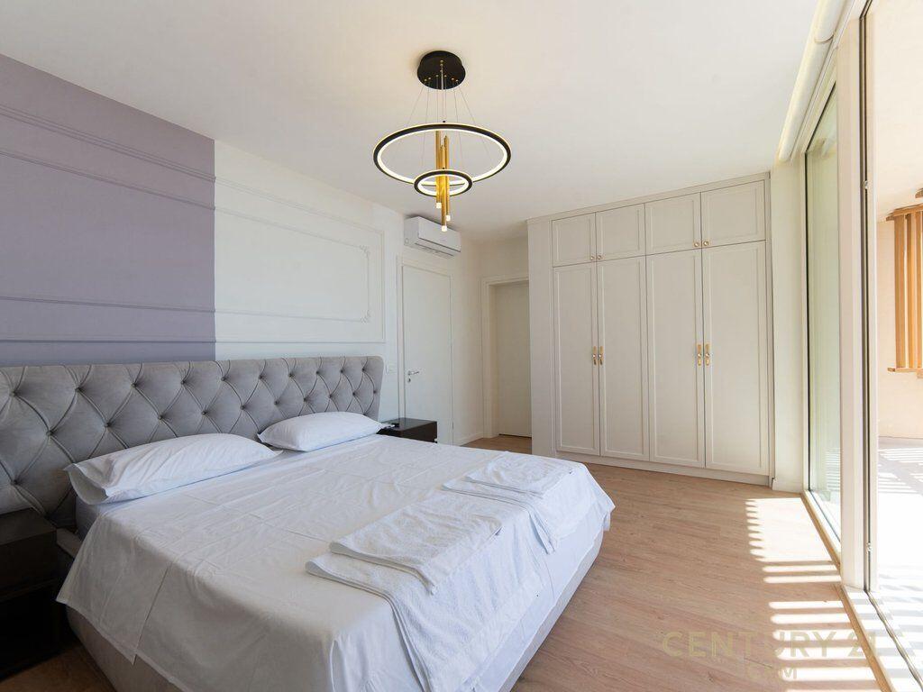 SUPER LUXURY INDIVIDUAL VILLA FOR SALE WITH POOL IN GREEN COAST 1 FREE!!