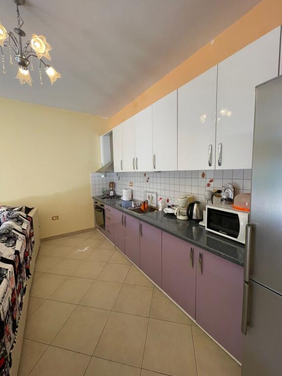 SHITET VILË 2-KATËSHE 6+2+OBORR PRIVAT TRREGU INDUSTRIAL DURRES