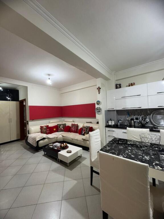 Jepet me qira apartament 2+1 ne Astir!
