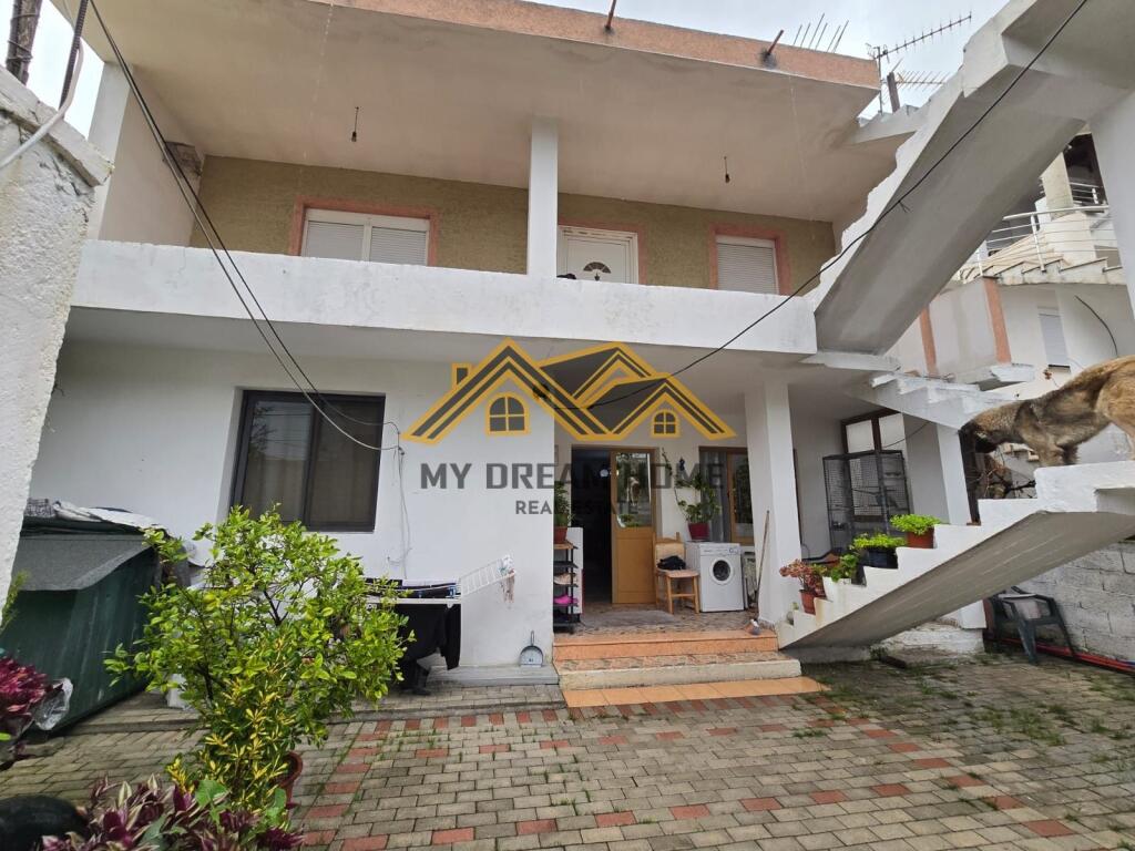 VENDESI CASA SU DUE PIANI, QUARTIERE 17, DURRËS