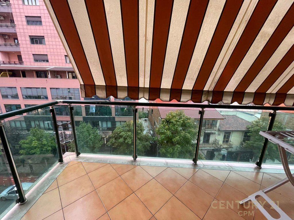 Appartamento 3+1+2 in Affitto in Piazza Skënderbej (Centro), Via Barrikadave - 1300€ | 160 m²