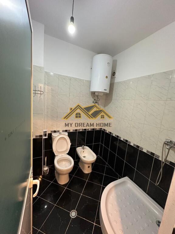 Shitet Apartament 3+1 Prane Stacionit Trenit Durres!