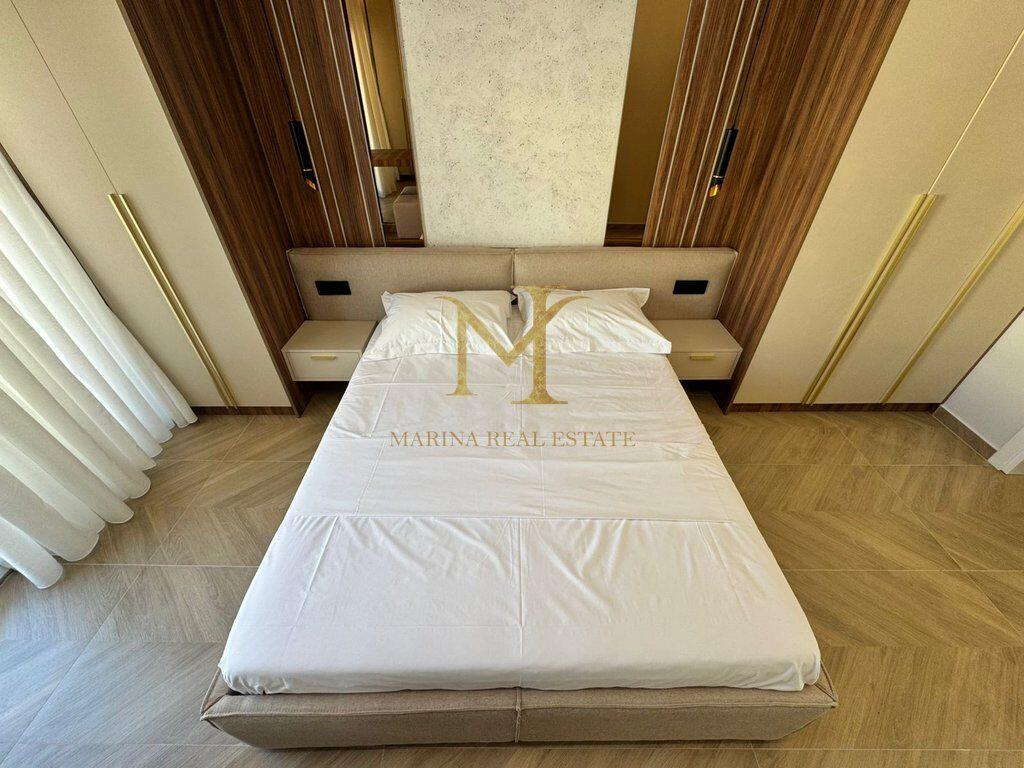 Vendesi Papafingo di lusso in prima linea sul mare, sulla spiaggia vicino all'Hotel Adriatik.