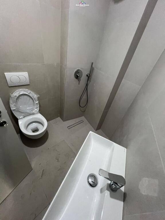Ufficio in Affitto presso 9-Piani (ID BZ2743) Tirana