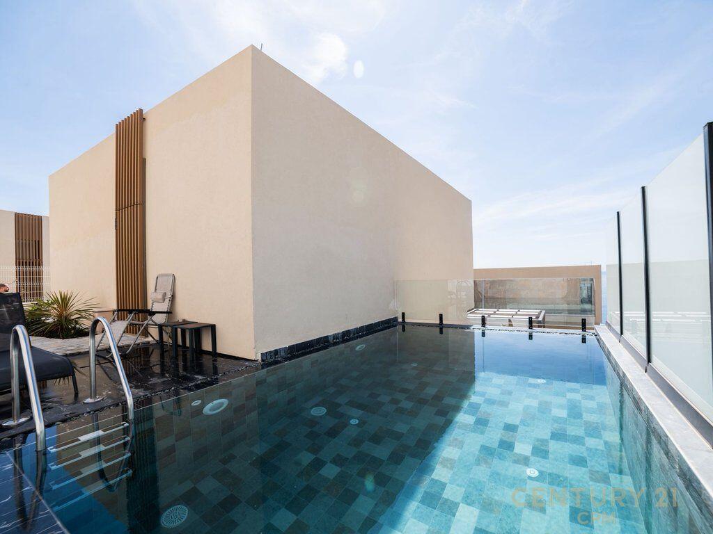 SUPER LUXURY INDIVIDUAL VILLA FOR SALE WITH POOL IN GREEN COAST 1 FREE!!
