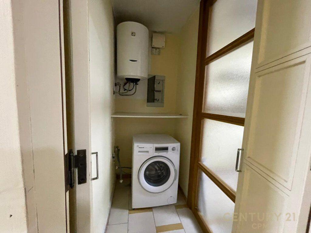 Appartamento 3+1+2 in Affitto in Piazza Skënderbej (Centro), Via Barrikadave - 1300€ | 160 m²
