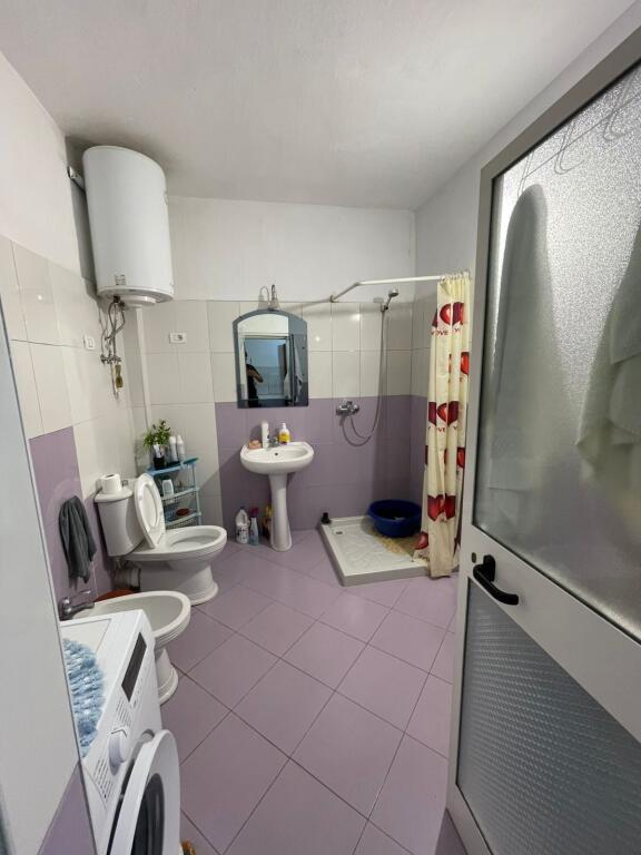 SHITET VILË 2-KATËSHE 6+2+OBORR PRIVAT TRREGU INDUSTRIAL DURRES