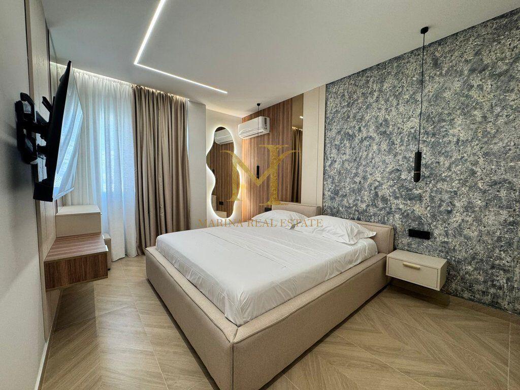 Vendesi Papafingo di lusso in prima linea sul mare, sulla spiaggia vicino all'Hotel Adriatik.