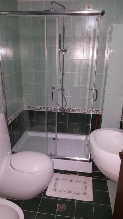 Apartament 1+1 me qera i mobiluar tek Pazari i Ri