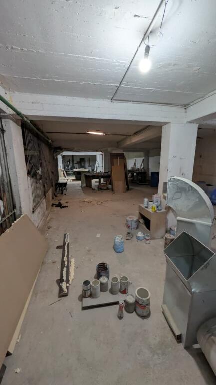Magazzino in affitto a 5 Maji.