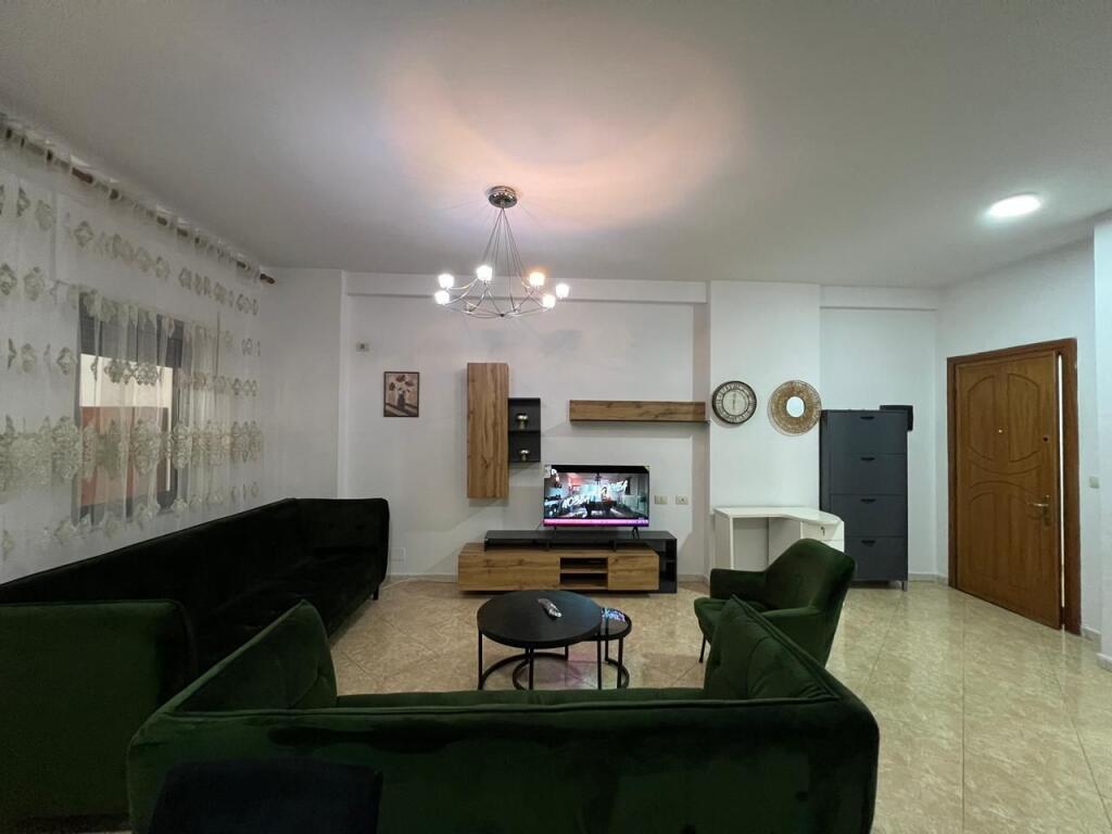 Jepet me qira apartament 2+1 te Komuna Parisit
