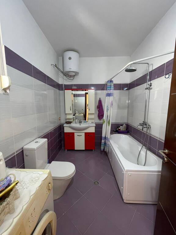 SHITET VILË 2-KATËSHE 6+2+OBORR PRIVAT TRREGU INDUSTRIAL DURRES