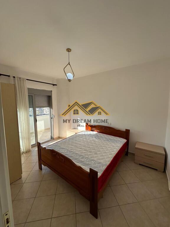 Shitet Apartament 3+1 Prane Stacionit Trenit Durres!