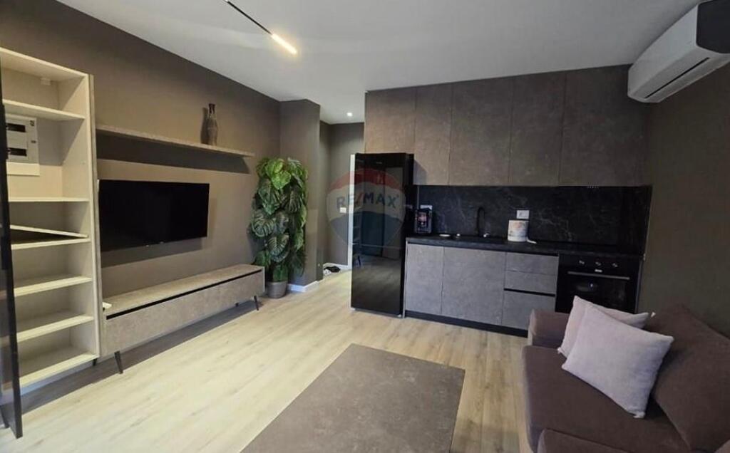 Rent/ Residential building on 5 Maji street!