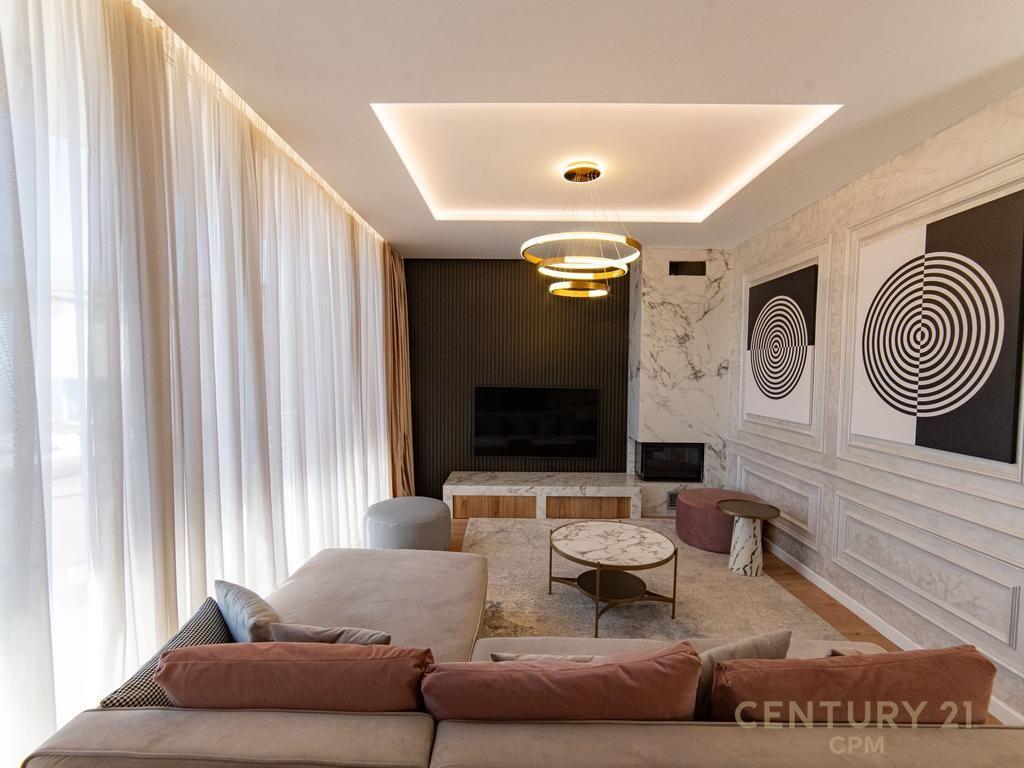 SUPER LUXURY INDIVIDUAL VILLA FOR SALE WITH POOL IN GREEN COAST 1 FREE!!