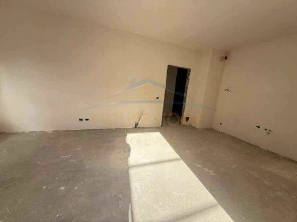 Shitet, Apartament 1+1, Univers City