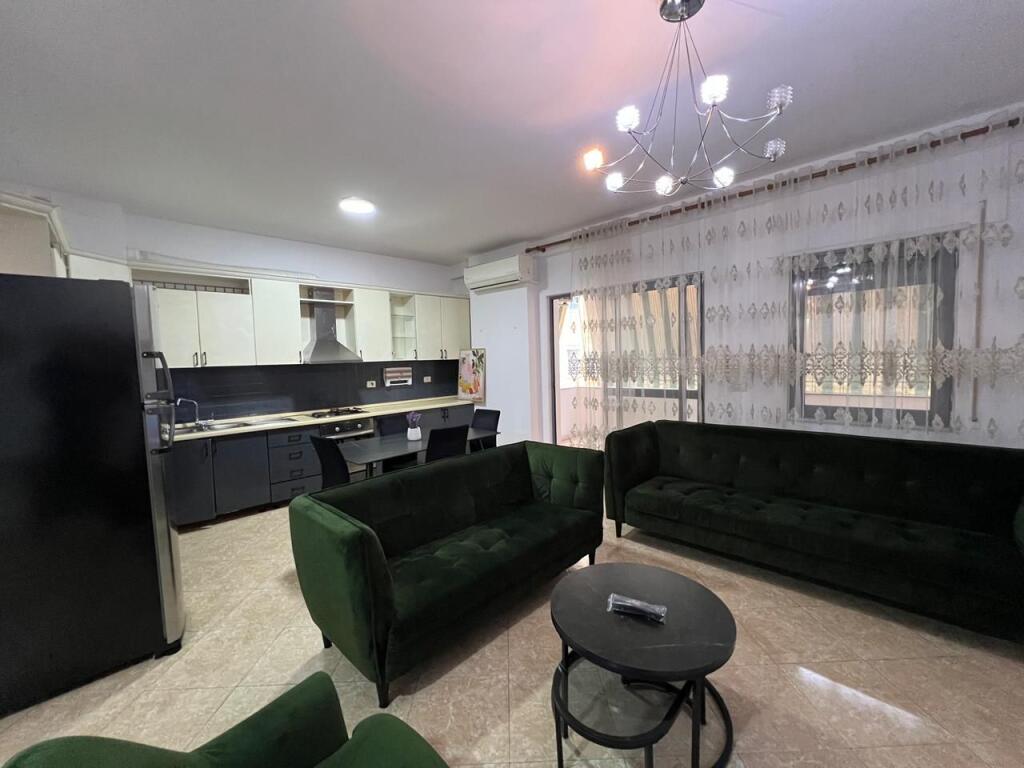 Jepet me qira apartament 2+1 te Komuna Parisit