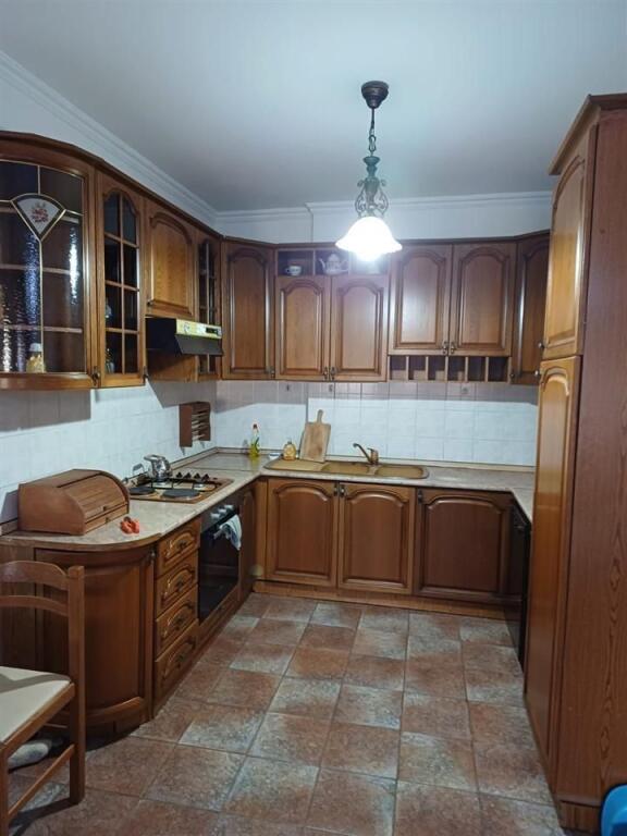 🏢 Jepet me qira Apartament 2+1+2 – Qendra e Tiranës (Zona e Selvisë)