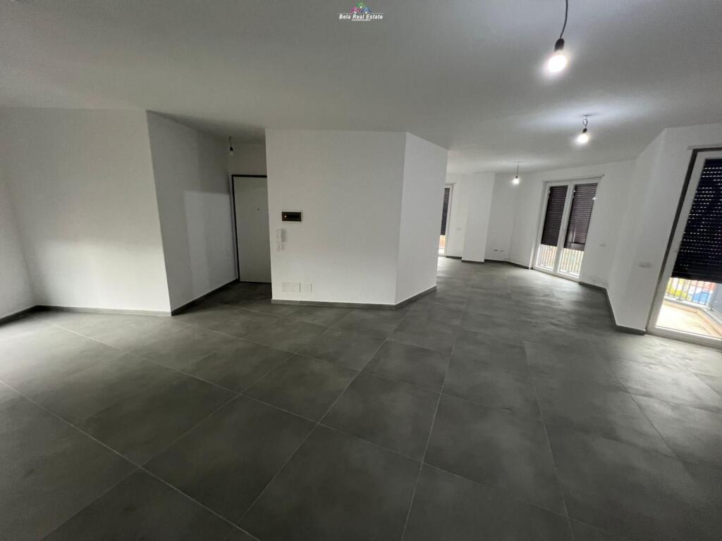 Ufficio in Affitto presso 9-Piani (ID BZ2743) Tirana