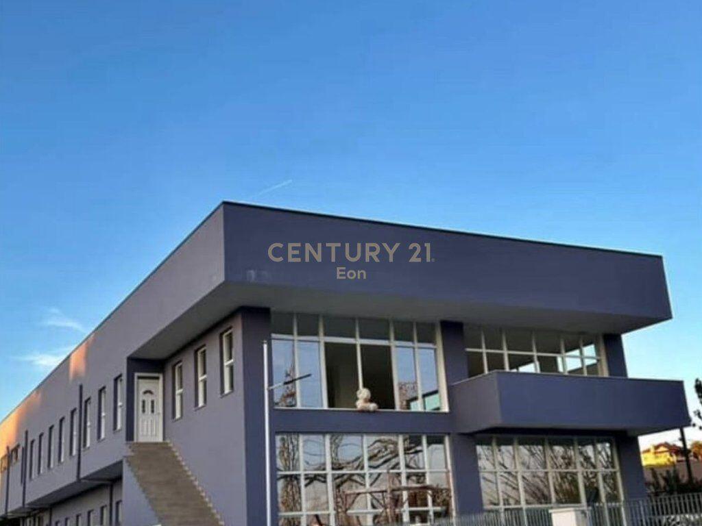 WAREHOUSE FOR SALE IN RRASHBUL FIRST LINE WITH THE ROAD! 1,000,000 €