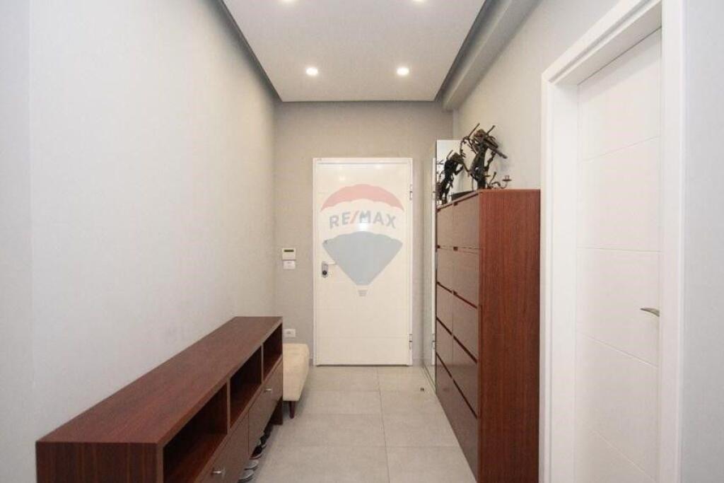 Jepet me qira apartament 3+1+2 në Ring Center