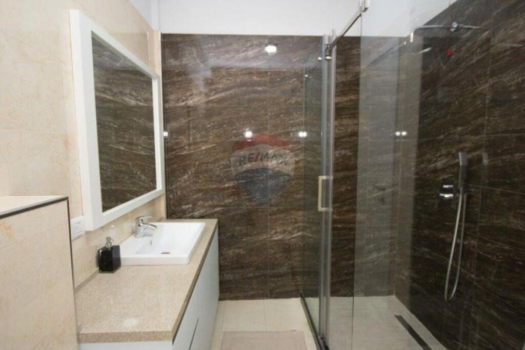 Jepet me qira apartament 3+1+2 në Ring Center