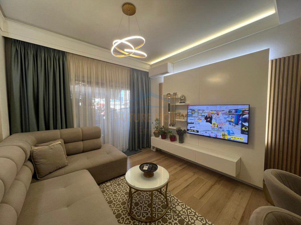 Shitet, Apartament 2+1+2, Rruga Jordan Misja, Tiranë.