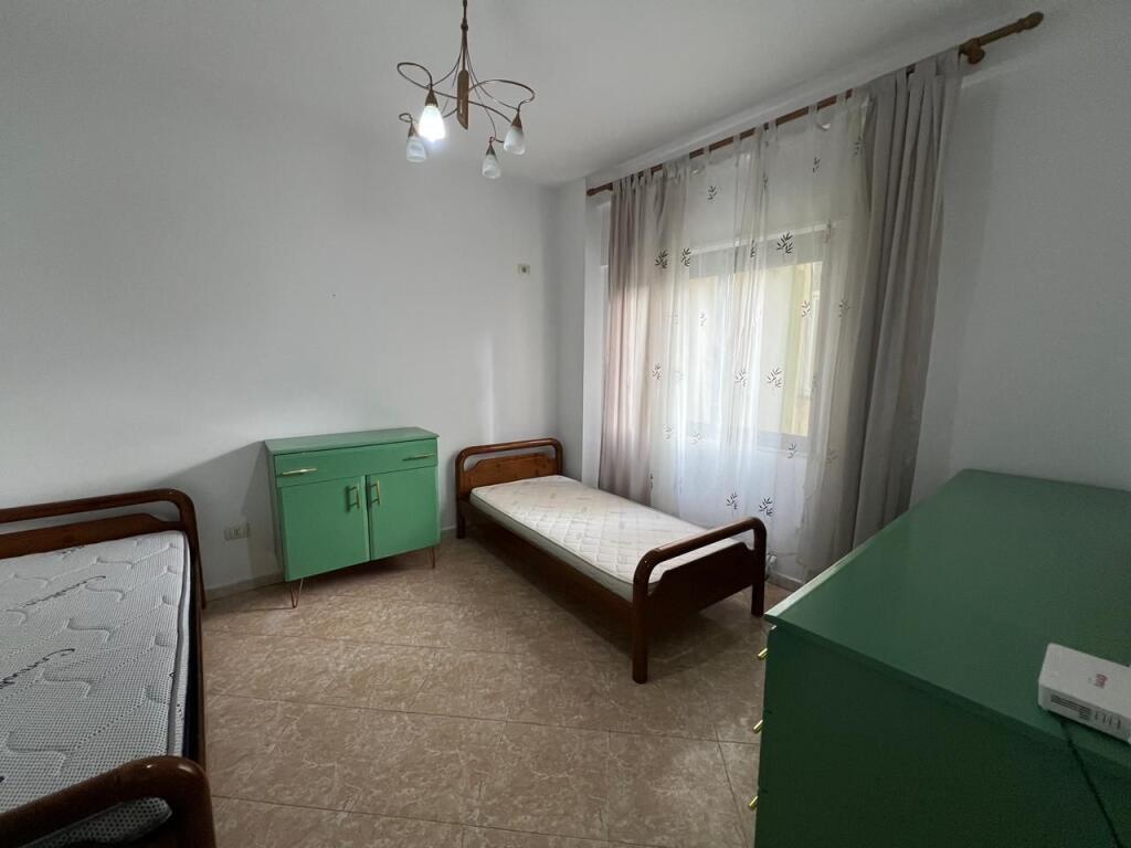 Jepet me qira apartament 2+1 te Komuna Parisit