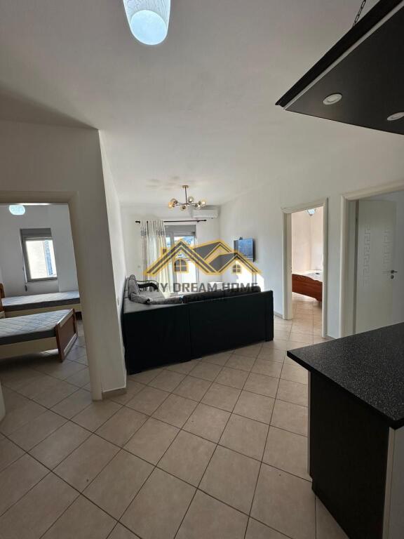 Shitet Apartament 3+1 Prane Stacionit Trenit Durres!