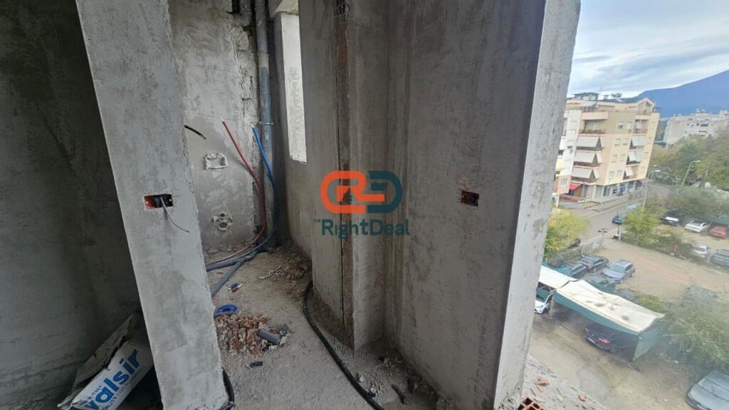 Tek Liqeni I Thate, Shitet Super Apartament 2+1+2, Me Pamje Spektakolare !!