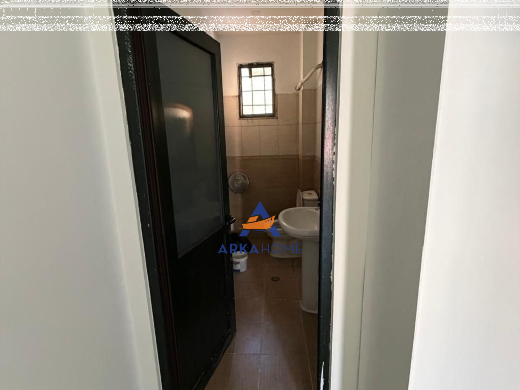 AFFITTASI UFFICIO DI 150M2 "IN VASIL SHANTO" 1500 EURO