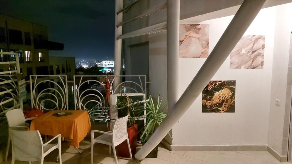 Jepet me qira apartament 1+1 te kodra e diellit 2