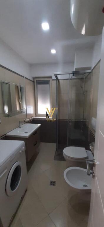 UFFICIO 59 M2 IN AFFITTO A SHKOLLA E KUQE 500 EURO