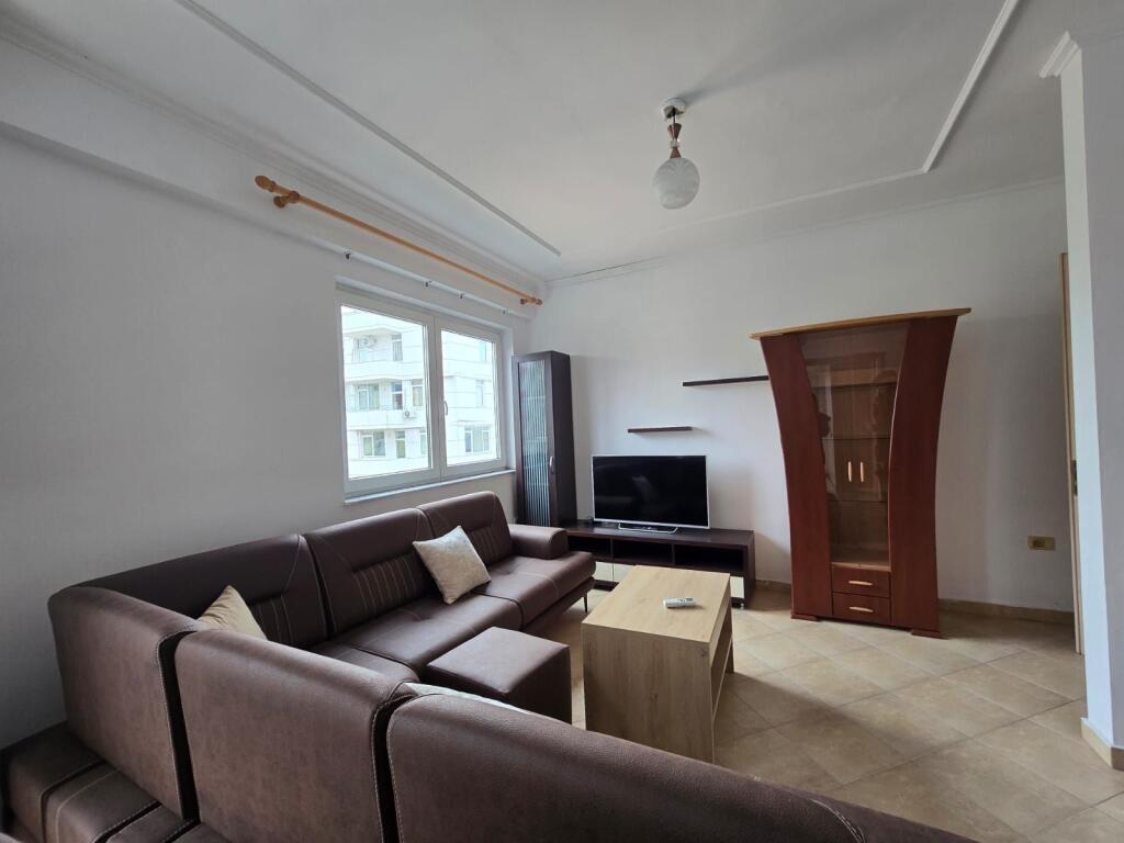 Apartament me qera 2+1+2 ne rrugen Jordan Misja.Post parkimi i perfshire.
