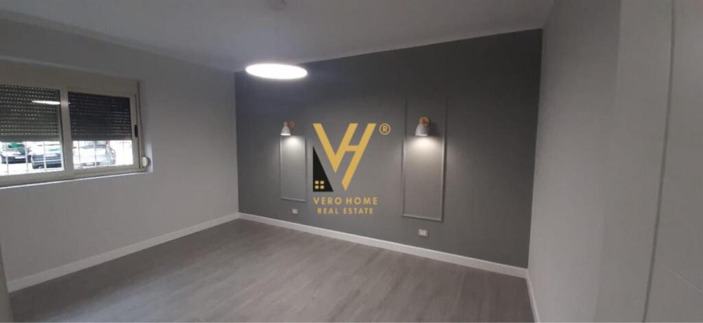 UFFICIO 59 M2 IN AFFITTO A SHKOLLA E KUQE 500 EURO