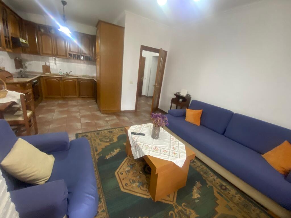 Apartament 2+1,i mobiluar te selvia gjimnazi partizani,600 euro me wifi te perfshire