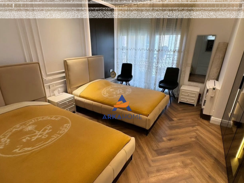 ATTICO DI LUSSO IN VENDITA 4+1+3 BALCONI+2 POSTI AUTO "TE KODRA E DIELLIT" 649.000 EURO
