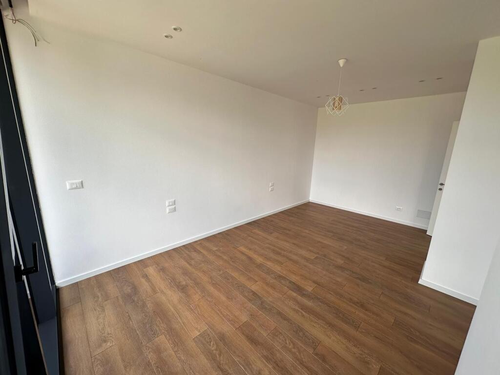 Appartamento in affitto 2+1 + posto auto  Via dei kosovari Lake View, Residenza  Piano 2  Prezzo 1400 euro