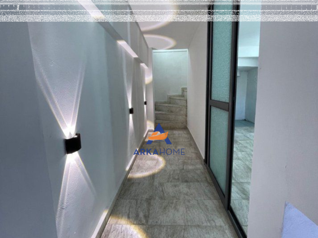 LOCALE COMMERCIALE IN AFFITTO 90 M² "TIRANA, VIA 4 DESHMORET" 800 EURO