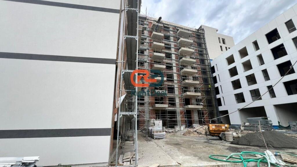 Al Nuovo Boulevard, Appartamento 2+1+2 Con Pianta Regolare Ideale Per Abitare In Vendita !!!